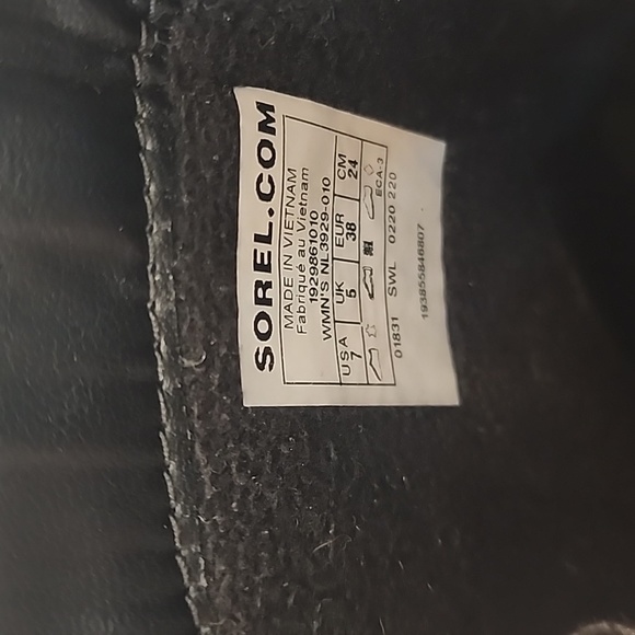 Black Shearling-Lined Women's Boots - Picture 4 of 4